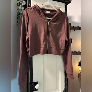 Cropped sexy hoodie with gold zip